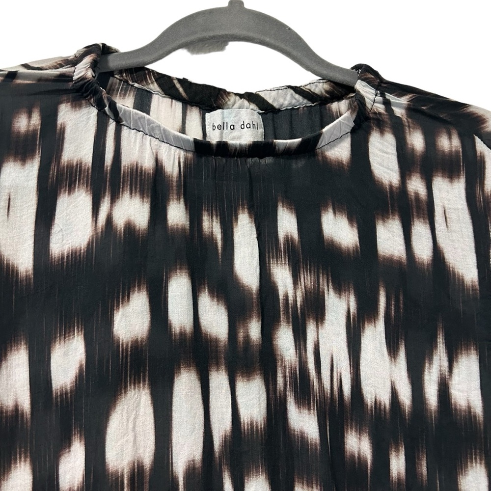 Bella Dahl Anthropologie Ikat Top Women’s M black white Sheer Gathered Hem - Picture 2 of 7